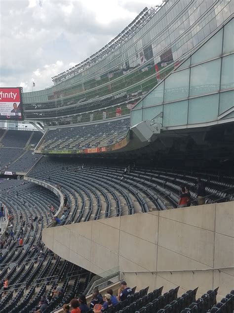 The United Club Seats at Soldier Field are on the East side of the stadium in sections 202-216 and 301-317. . United club seats soldier field